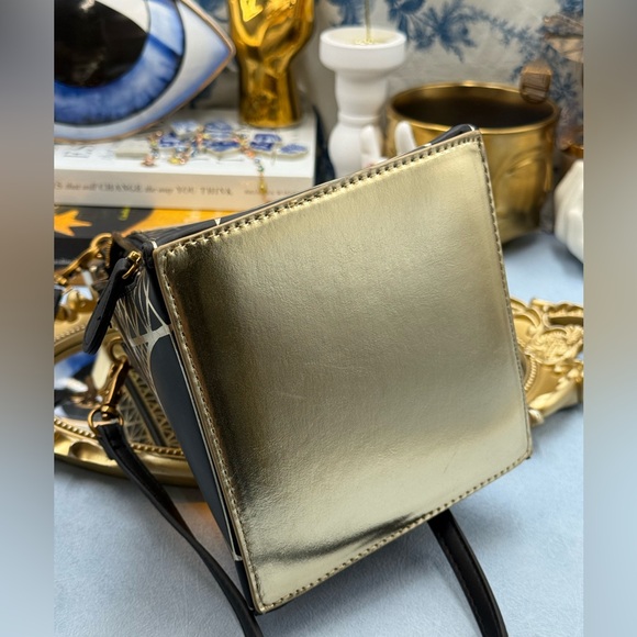 🆕 BETSEY JOHNSON 🧿 NWT Betsey in Paris Light Up Eiffel Tower Crossbody - Picture 14 of 16